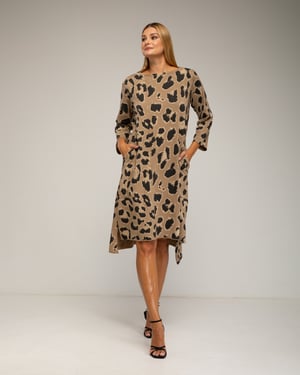 Oversized jurk met dierenprint.