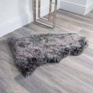 Äkta antracitgrå fårskinnsmatta i silkeslen, naturlig mjuk och fluffig ull