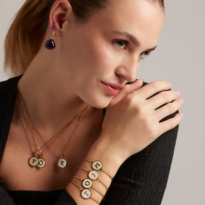 Luxenter collier in wit parelmoer afgewerkt in 18K geel goud - Alfabet