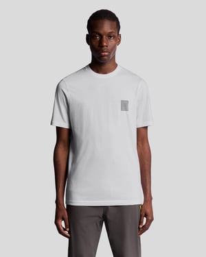 Lyle & Scott Sports T-shirt med logotyp i tonalmönster – vit