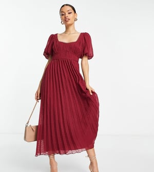 ASOS DESIGN Petite – Vinröd midiklänning med puffärm och plisserad dobbyklänning med vågig kant