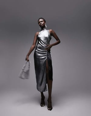 Topshop – Silverfärgad midiklänning med halterneck och rynka på sidan