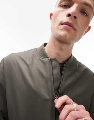 Topman lättviktsbomber i khaki