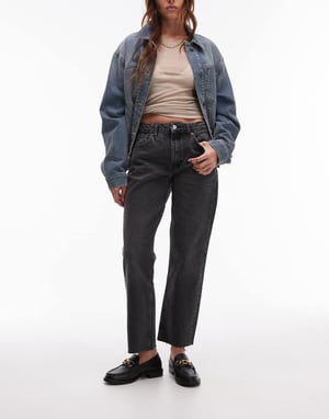 Topshop – Svarta, raka, beskurna jeans med medelhög midja och råa fållar