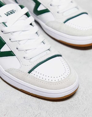 Vans Lowland träningsskor i vitt och grönt med gummisula