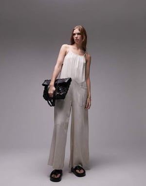 Topshop – Havregrynsfärgad jumpsuit i linne med fickor