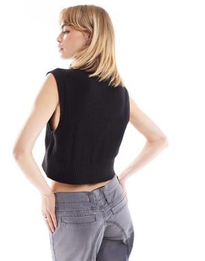 Calvin Klein Jeans – Svart tröja med vävd etikett