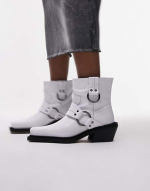 Topshop – Roxy – Vita bikerboots i premiumläder med westernmönster