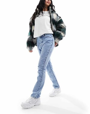 In The Style – Blå jeans med raka ben och blekt tvätt