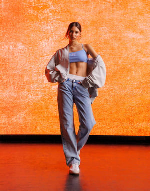 Tommy Jeans Sophie – Ljustvättade jeans med låg midja
