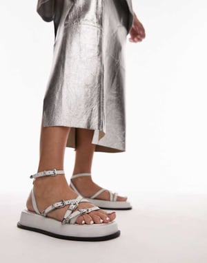 Topshop – Kayla – Vita sandaler i läder med remmar och spänne