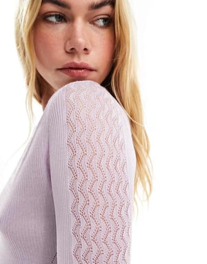 & Other Stories mångfärgad stickad topp i mjukt violett