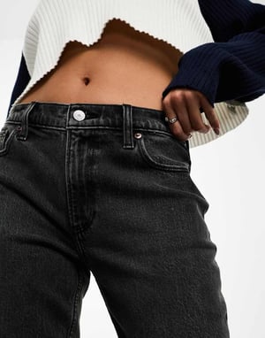 Abercrombie & Fitch – Svarta, löst sittande jeans med låg midja och rå fåll