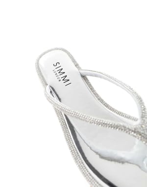 Simmi London – Wide Fit – Havana-utsmyckade platta sandaler i silverfärg