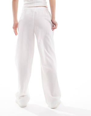Monki – Vita linnebyxor med vida ben