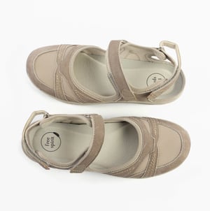 Free Spirit Brylee Womens Sandals Taupe