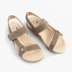 Free Spirit Elara Womens Sandals Walnut
