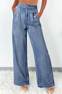 Wide Leg Pleated Jeans