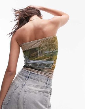Topshop – Blå bandeau-klänning med billandskap