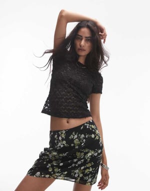 Topshop – Svart t-shirt med texturerad spets