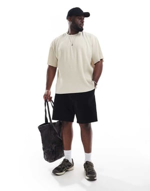 ASOS DESIGN – Beige plisserad t-shirt med avslappnad passform