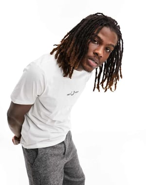 Fred Perry – Vit t-shirt med logotyp