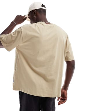 ONLY & SONS – Ljusbrun oversize t-shirt med virkad ficka