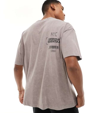 ASOS DESIGN – Tunn brun t-shirt med NYC-texttryck och kraftig oversized passform