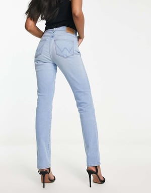 Wrangler – Ljusblå tvättade jeans med smal passform