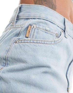 ASOS DESIGN – Ljusblå raka jeans med medelhög midja