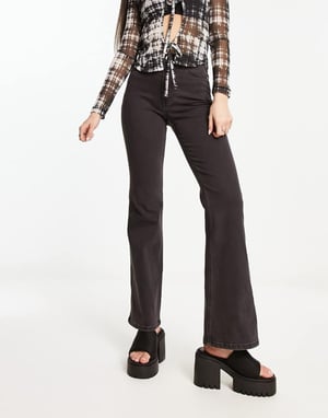 Weekday Glow – Svarta, utsvängda stretchjeans med hög midja och lyxiga mönster