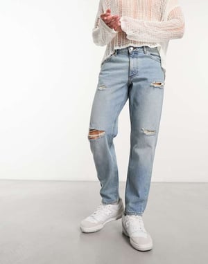 ASOS DESIGN – Mellanblå klassiska, styva jeans med revor