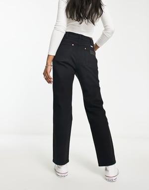 Wrangler – Svarta jeans med rak passform