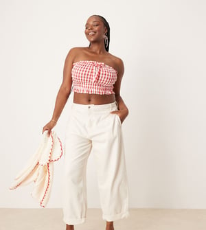 ASOS DESIGN Curve – Ecrufärgade skräddarsydda jeans med avsmalnande ben