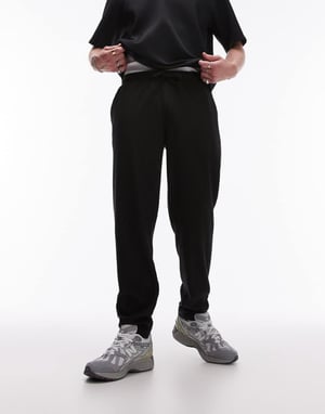 Topman – Svarta avsmalnande plisserade byxor