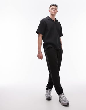 Topman – Svarta avsmalnande plisserade byxor