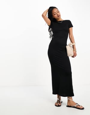 ASOS DESIGN – Svart maxiklänning med mjuk, rundad rygg och ärm