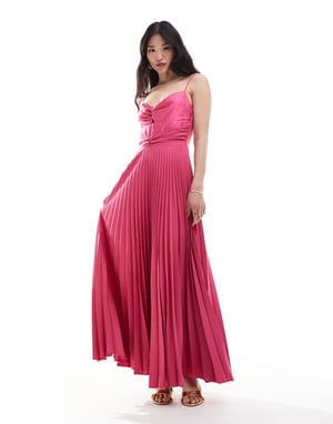 Closet London – Rosa maxiklänning i satin med vriden framsida