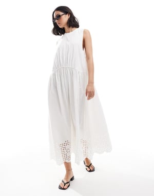 ASOS DESIGN – Vit, ribbad maxiklänning med linne och poplin-broderad kjol i nederkant