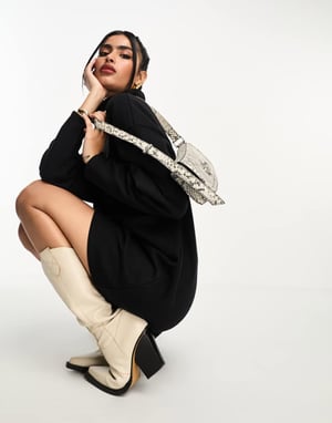 ASOS DESIGN – Svart miniklänning med polokrage och mjuk, volanger