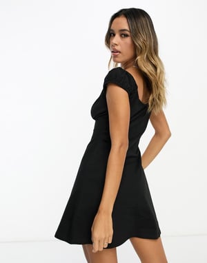 ASOS DESIGN – Svart miniklänning med kort ärm och rynkadetaljer