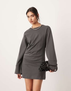 ASOS EDITION – Mörkgrön miniklänning i premiumjersey med långa ärmar