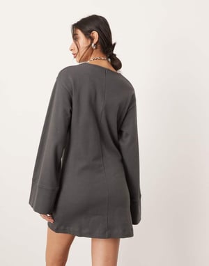 ASOS EDITION – Mörkgrön miniklänning i premiumjersey med långa ärmar