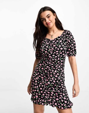 Pieces – Svart blommig miniklänning med puffärmar