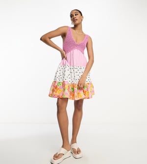 ASOS DESIGN – Rosa, virkad babydoll-miniklänning med blandat mönster