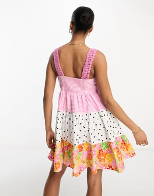 ASOS DESIGN – Rosa, virkad babydoll-miniklänning med blandat mönster