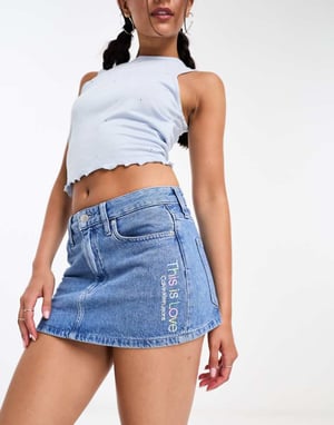 Calvin Klein Jeans – Pride – Ljusblå minikjol i denim med mikromönster