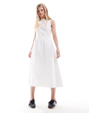 Reclaimed Vintage – Midiklänning i vit poplin med knyt i ryggen