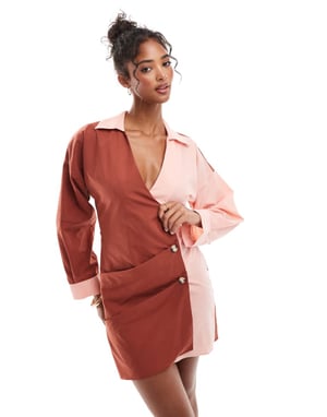 ASOS DESIGN – Asymmetrisk omlottskjorta i rosa och rostfärgat material med knappdetalj framtill
