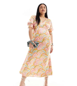 Never Fully Dressed Plus – Metallisk puffärmad midaxiklänning med regnbågsmönster